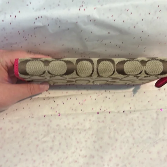 New Coach Accordion Zip Wallet - Picture 5 of 6